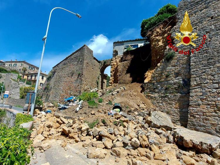 Another collapse, Volterra and beyond: the historical heritage requires diagnosis and monitoring