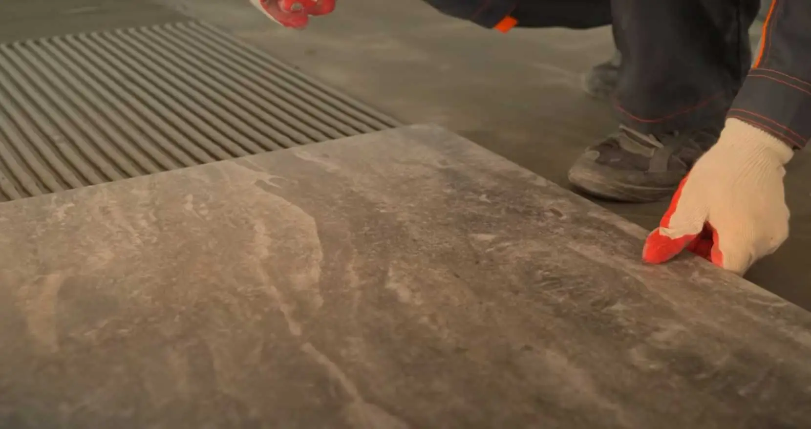 Elastic waterproofing: AQUAZIP® ONE PRO by Fassa Bortolo for precise installation even vertically