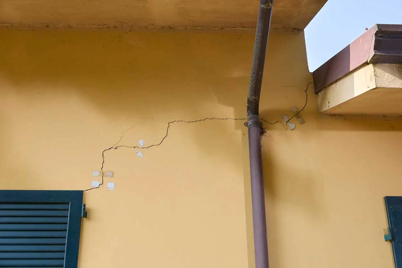 Foundation consolidation with mixed techniques: a new case with micropiles and resins SYStab Cesenatico 06 25 055