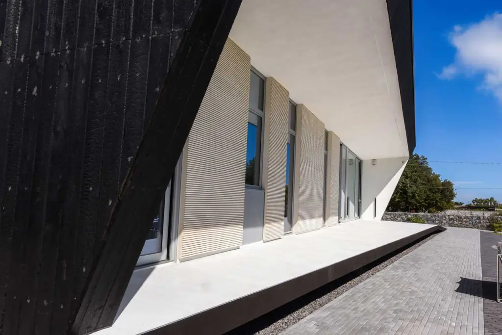 High performance envelope and material finish: the project of a residence in Catania DSC 3923