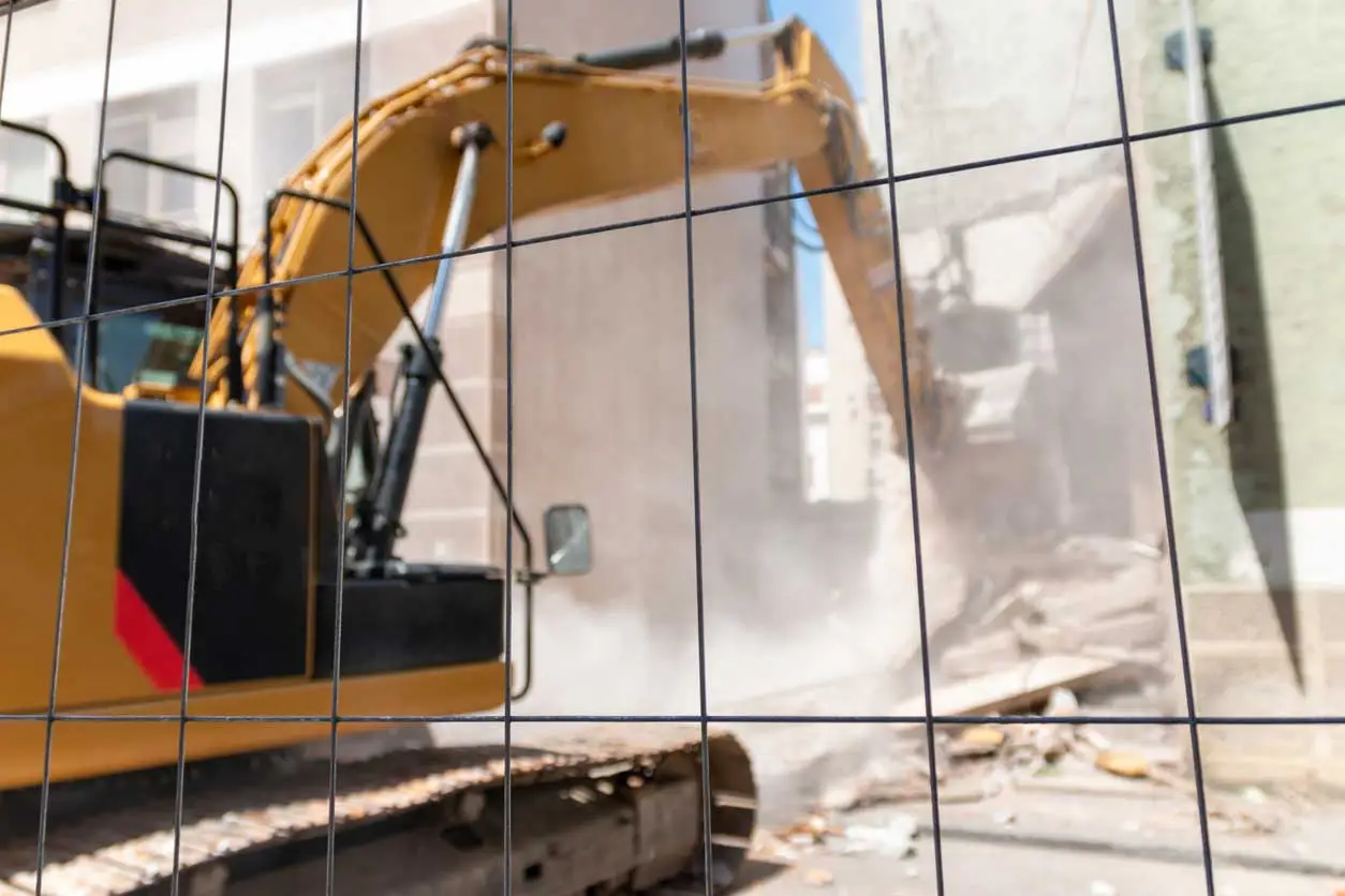 A building abuse is forever: no amnesty over time or with subsequent acts