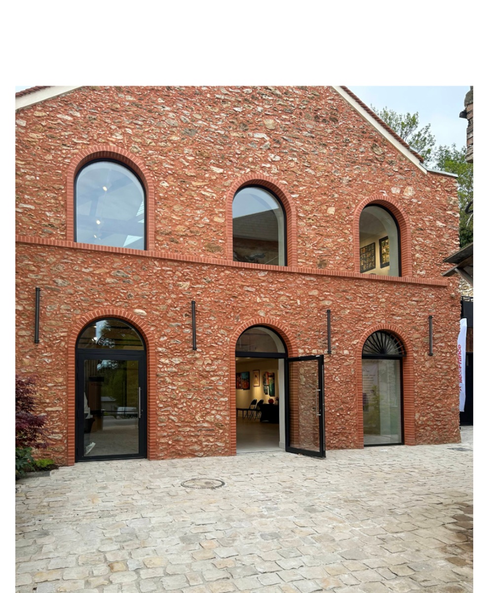 In Bièvres, A26 transforms La Grange aux Fraises into a sustainable cultural venue
