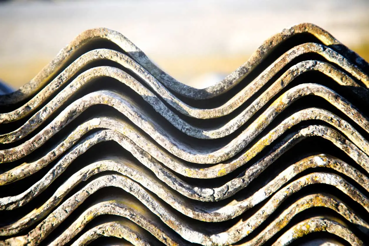 Asbestos in condominiums: when the administrator risks revocation