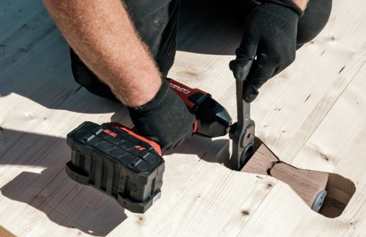 CLT: Hilti speeds up installation with a connector that aligns and fixes in a single operation
