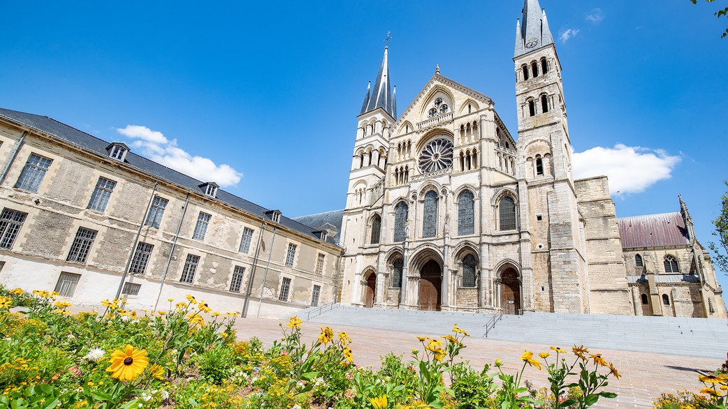 Saint-Remi Basilica, in Reims: emergency work before the construction site of the century
