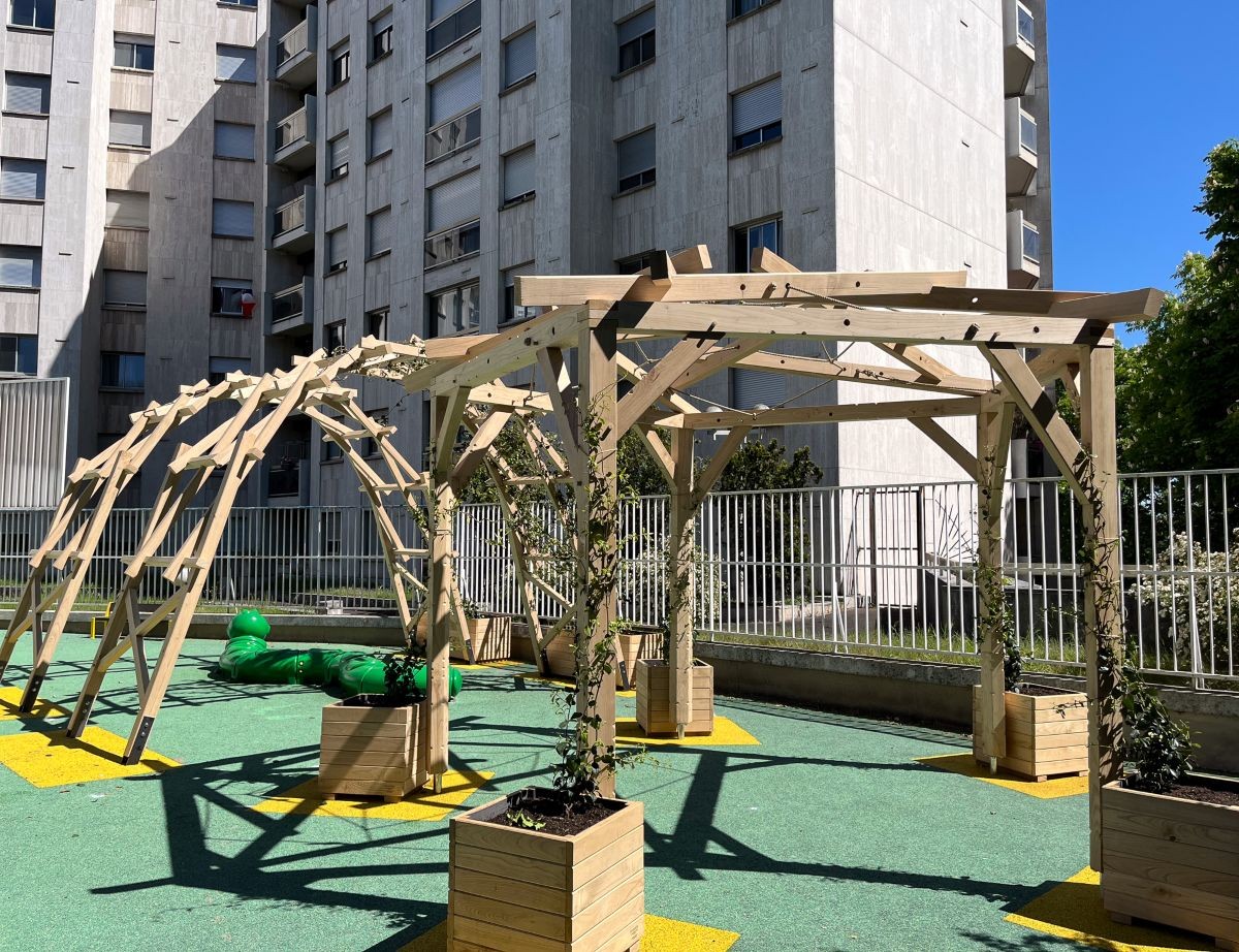 “Bout du Monde” arches for kindergarten at the end of the slope