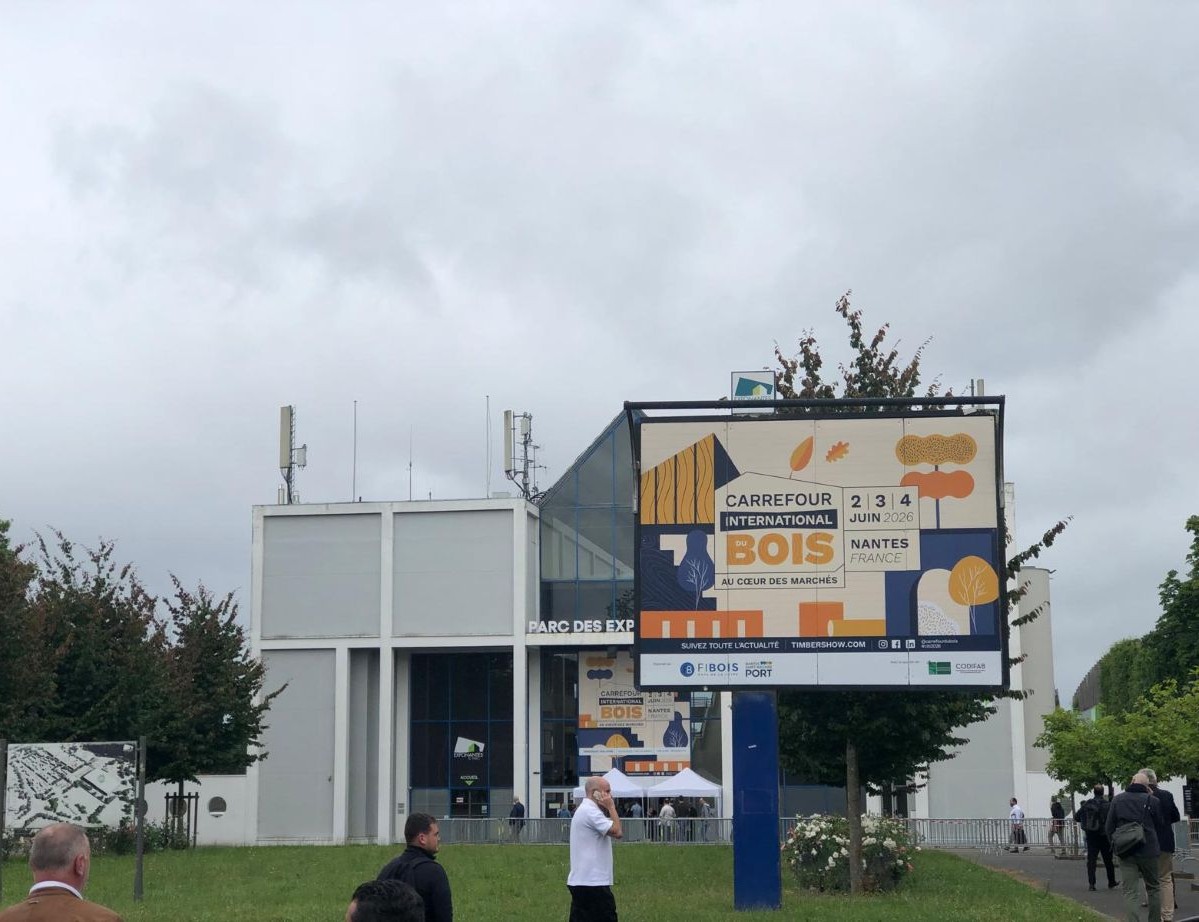 A leading and reorganized Carrefour International du Bois