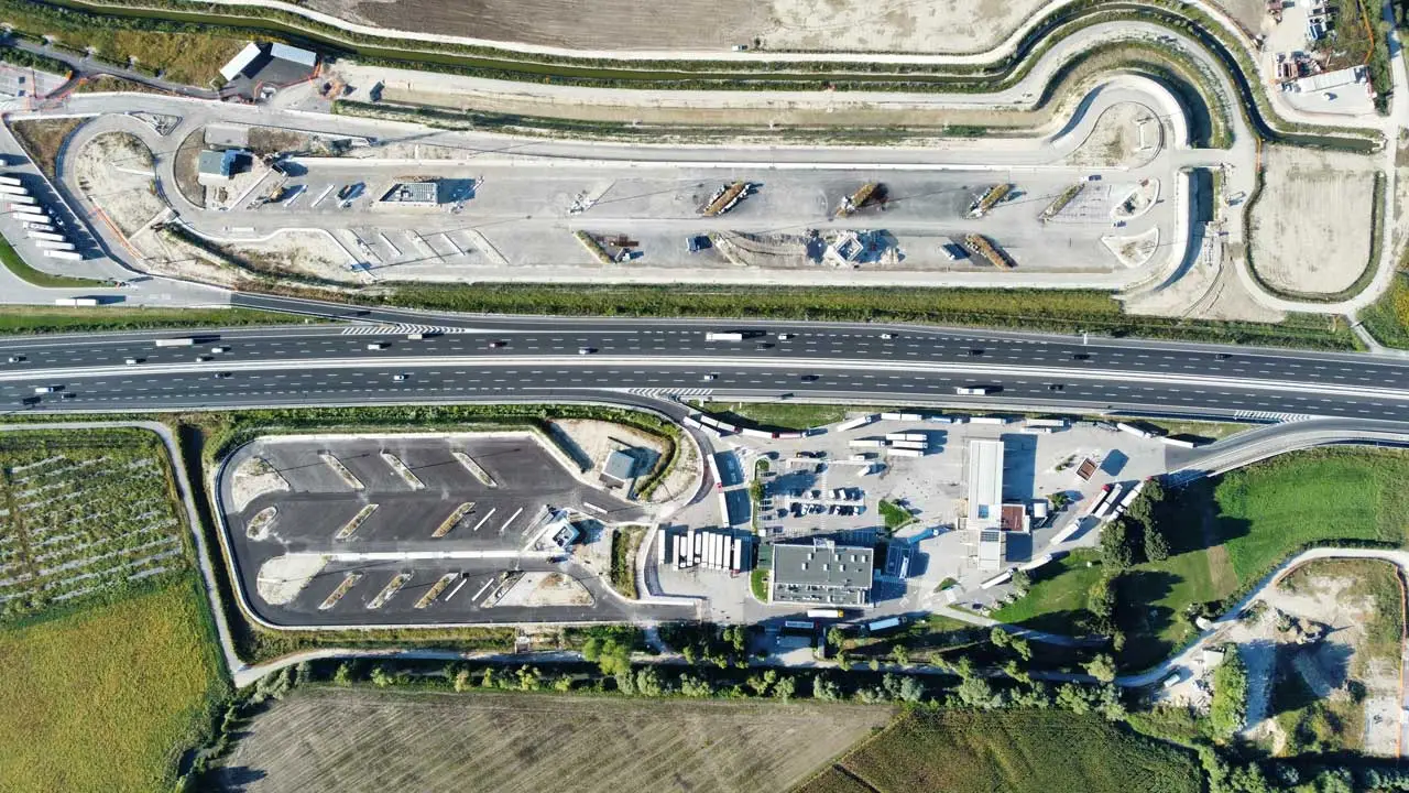 A4 Venezia-Trieste: nuove aree di sosta Fratta Nord e Sud con pavimentazioni i.tech CARGO Area di servizio Fratta