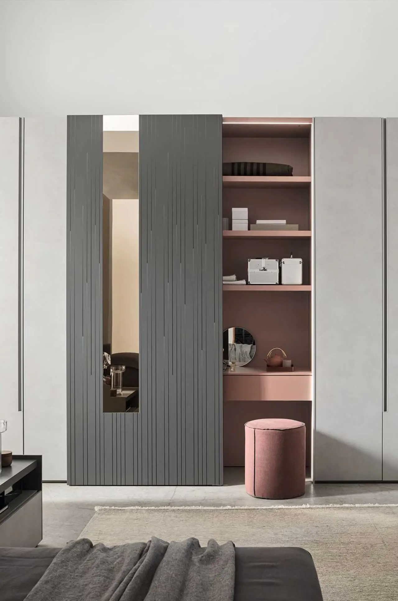 Multifunctional sleeping area: how to integrate bed, home office and ANTA SECRET vanity corner