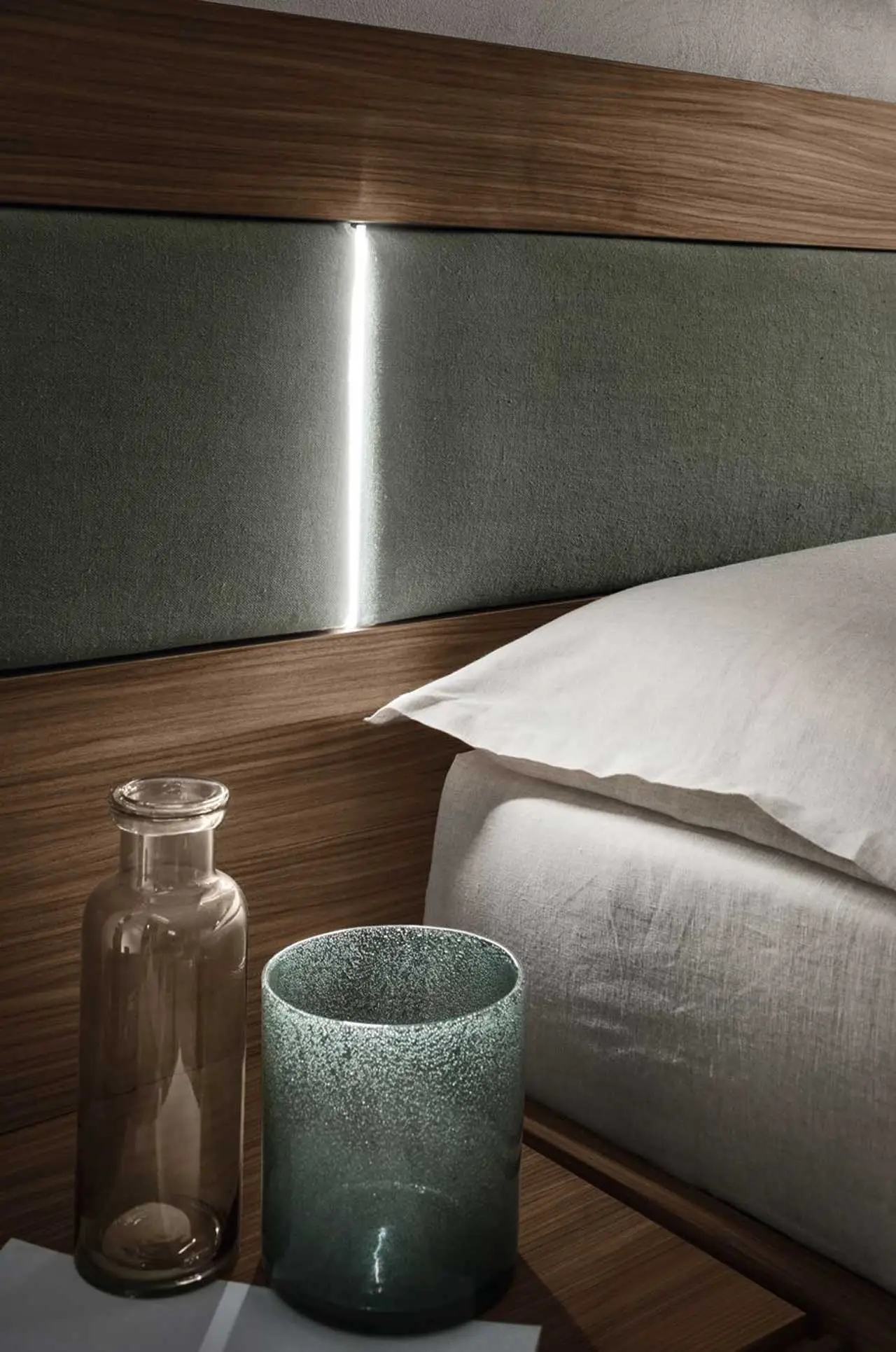 Multifunctional sleeping area: how to integrate bed, home office and LUCE BUMPY vanity corner