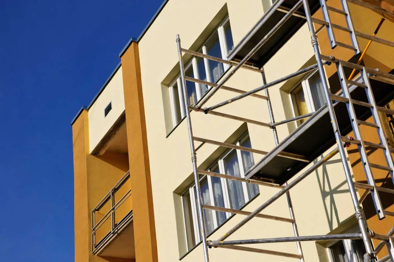 Scaffolding for private works: when other condominium owners have to clear the common area