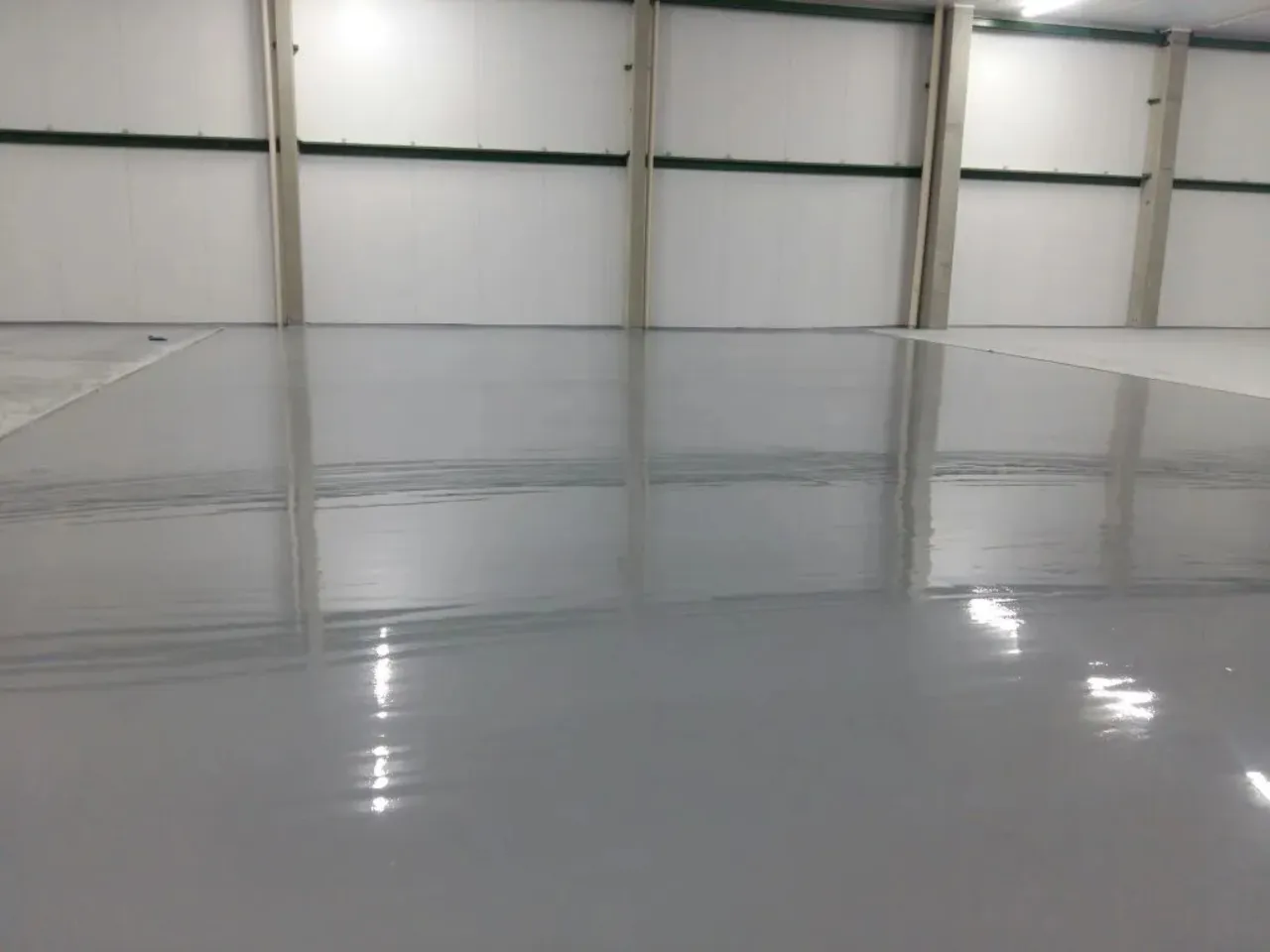 How is an industrial resin floor made?