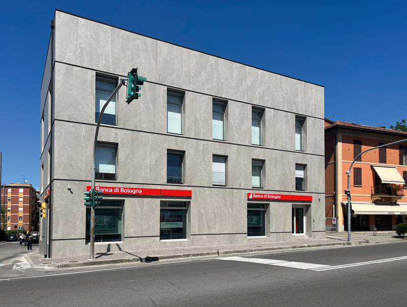 Energy requalification with dry facades: the case of the Bank of Bologna in Ozzano dell'Emilia 5 Energy requalification with dry facades: the case of the Banca di Bologna in Ozzano dell'Emilia Banca Finita1