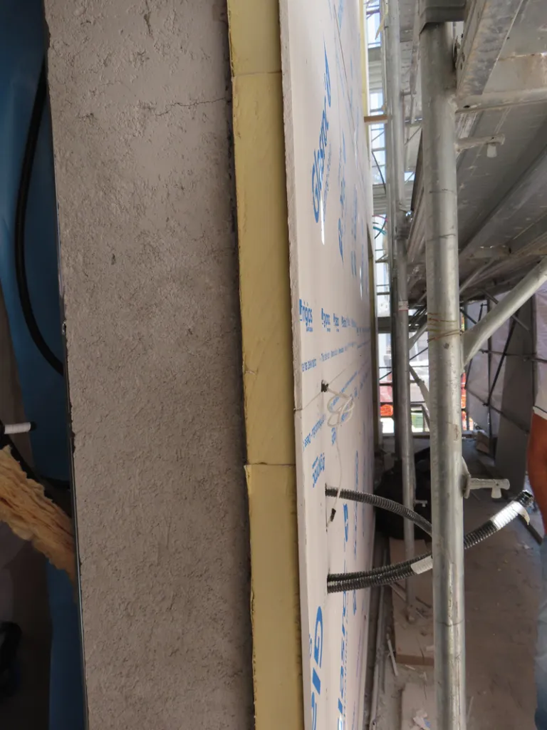 Energy requalification with dry facades: the case of the Bank of Bologna in Ozzano dell'Emilia 3 Energy requalification with drywall facades: the case of the Bank of Bologna in Ozzano dell'Emilia. Detail with plasterboard