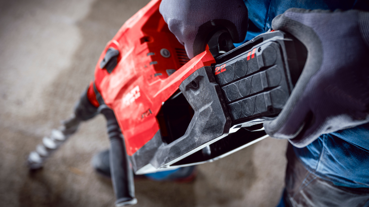 Battery-powered tools for the construction site: new solutions for demolition, cutting and drilling