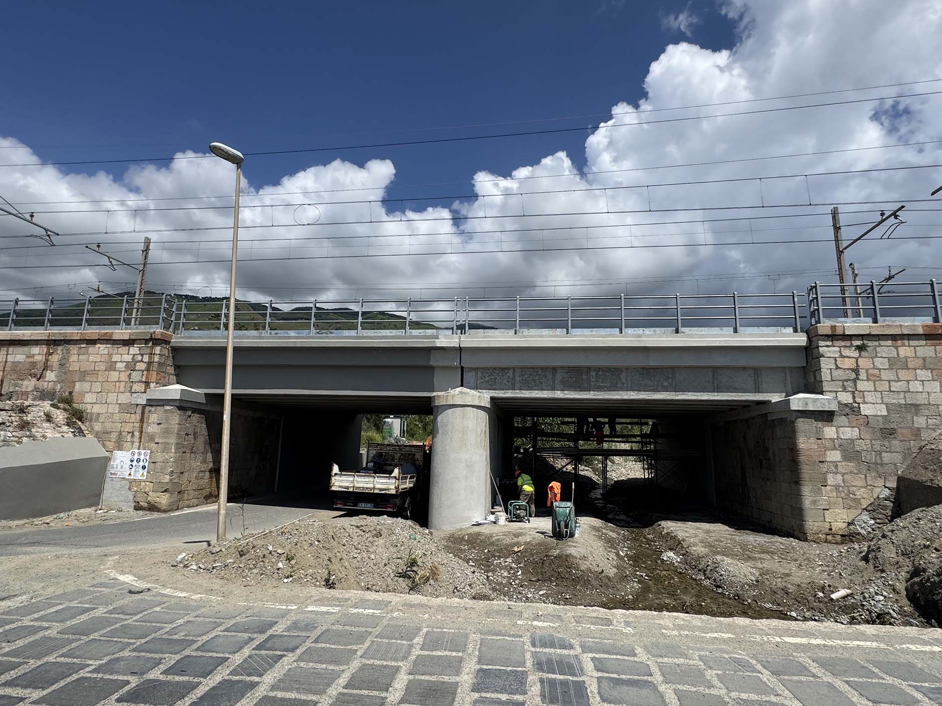 Consolidamento di ponti ferroviari con sistemi FRCM: il caso della linea tirrenica calabrese 1 Cantiere Cavalcavia RFI Cosenza CS