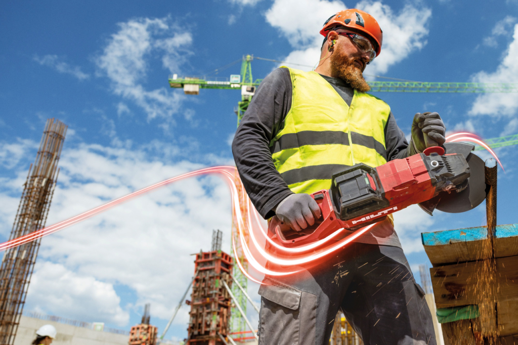 Battery-powered tools for the construction site: new solutions for demolition, cutting and drilling 4 Cordless tools for the construction site: new solutions for demolition, cutting and drilling Hilti cordless angle grinder