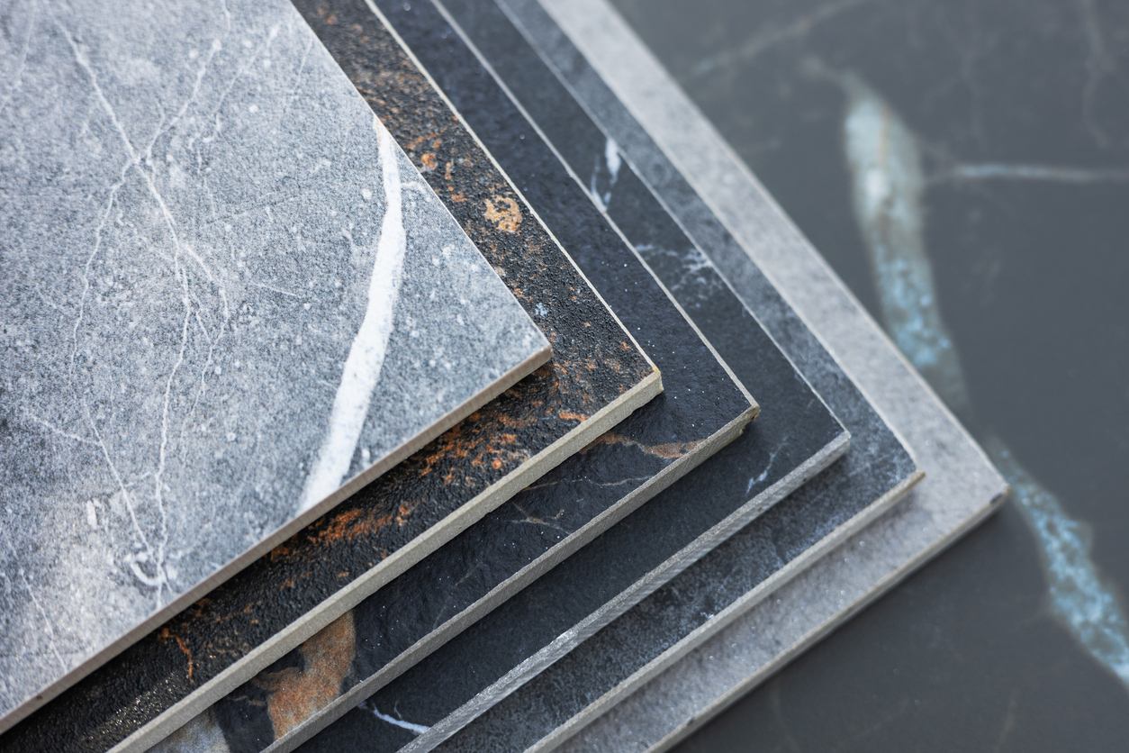 Large format ventilated facades: performance and installation of concrete and stone effect stoneware